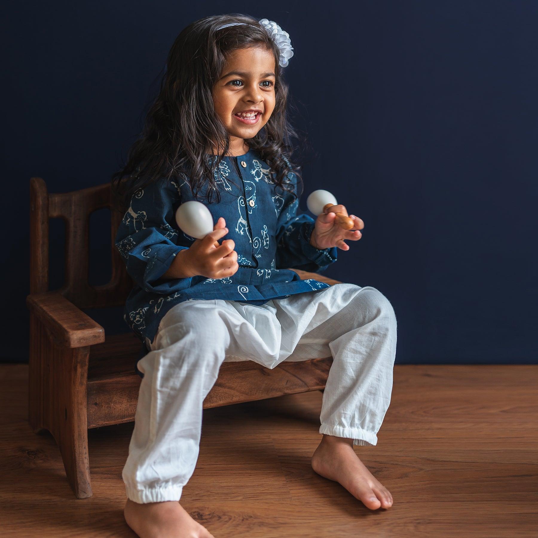 UNISEX ORGANIC ZOO PRINT INDIGO KURTA + PANTS - Totdot